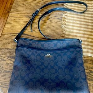 Nice authentic coach crossbody purse
